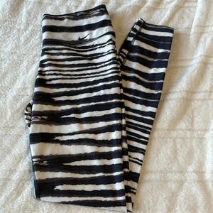 Nike Dri-Fit Zebra print leggings size small with pocket